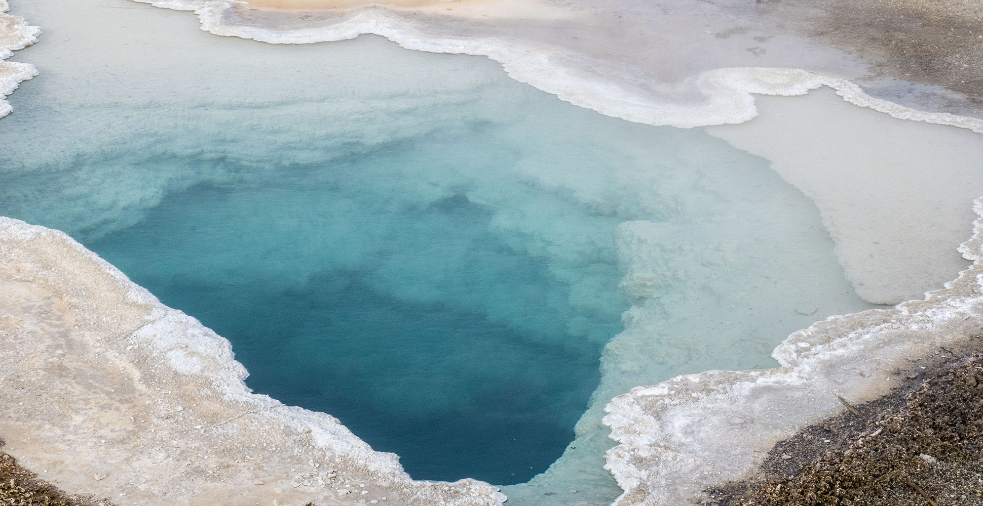 A deep blue hot spring