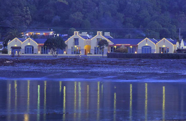 Anchor Inn Beachfront Motel